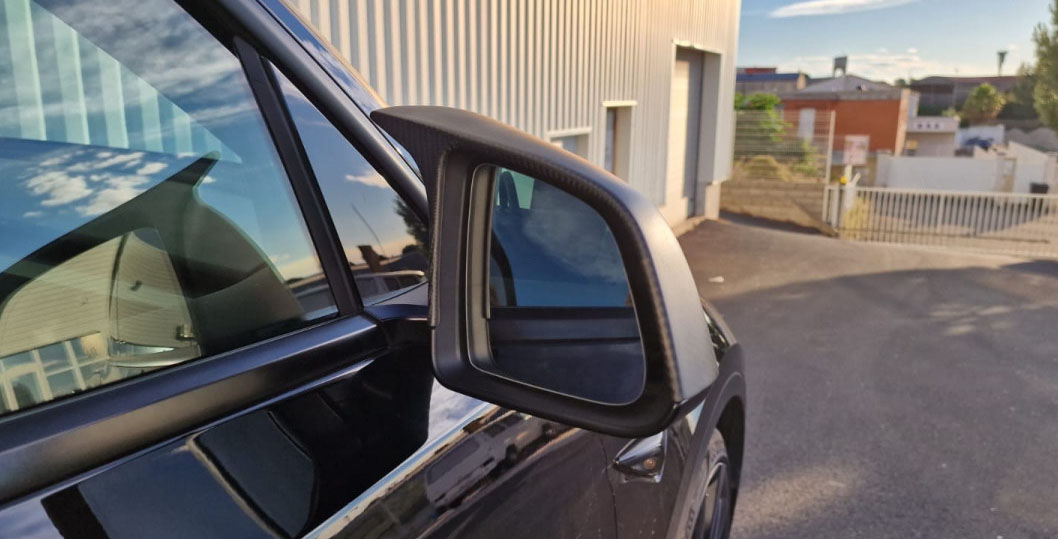 Dynotec Spegelkåpor kolfiber M-Style Model Y - Bild 3